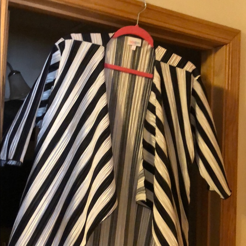 LuLaRoe Shirley small
